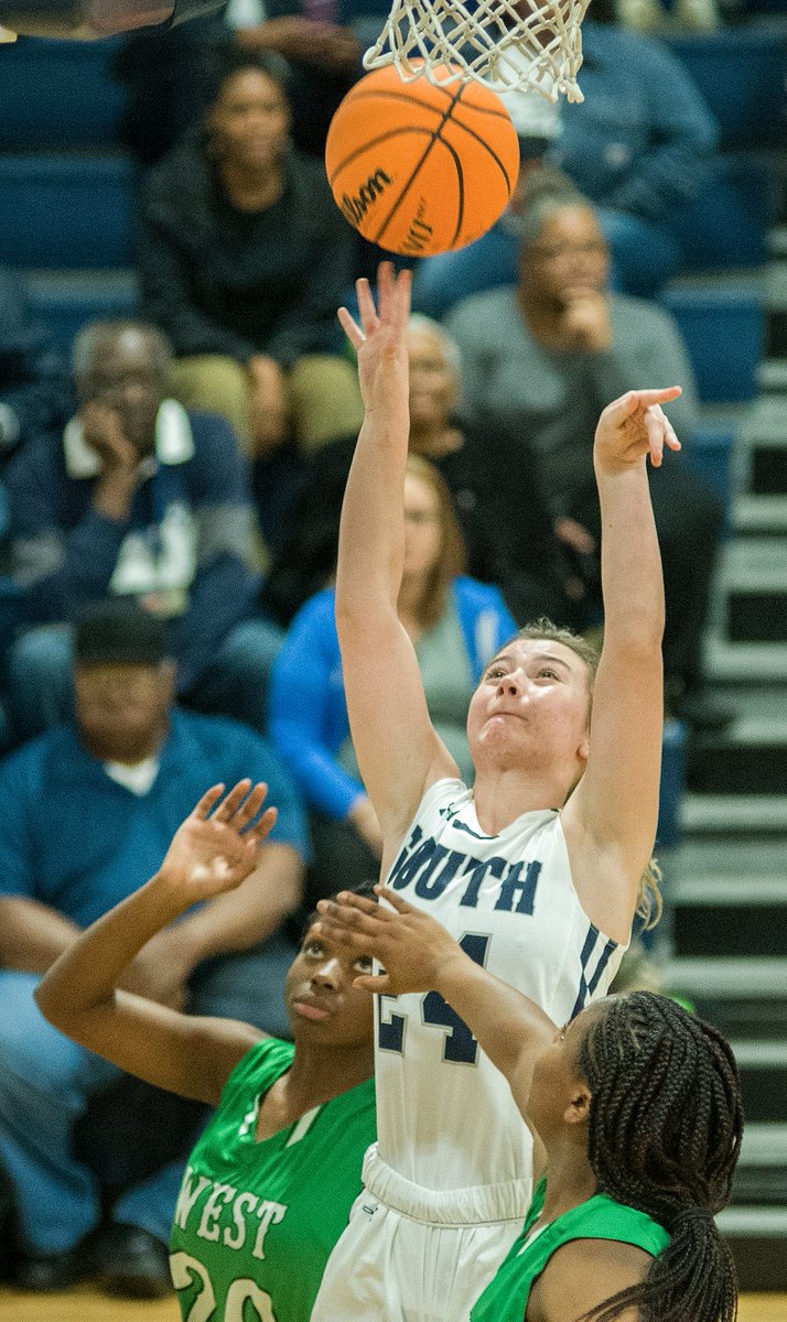 MichaelGPaul's tweet photo. Jo Mann @athletics_sbhs
 @sbhs_wbb against West Brunswick. https://t.co/djEmBLQLmM
