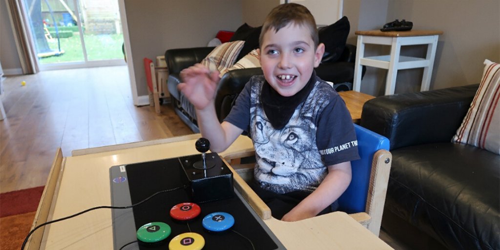 SpecialEffect's tweet image. Smiles all round here! It’s always extra special when we can help someone like Ethan, who’s facing a complex mix of challenges and desperately wanted to play games. bit.ly/2vtBAbD