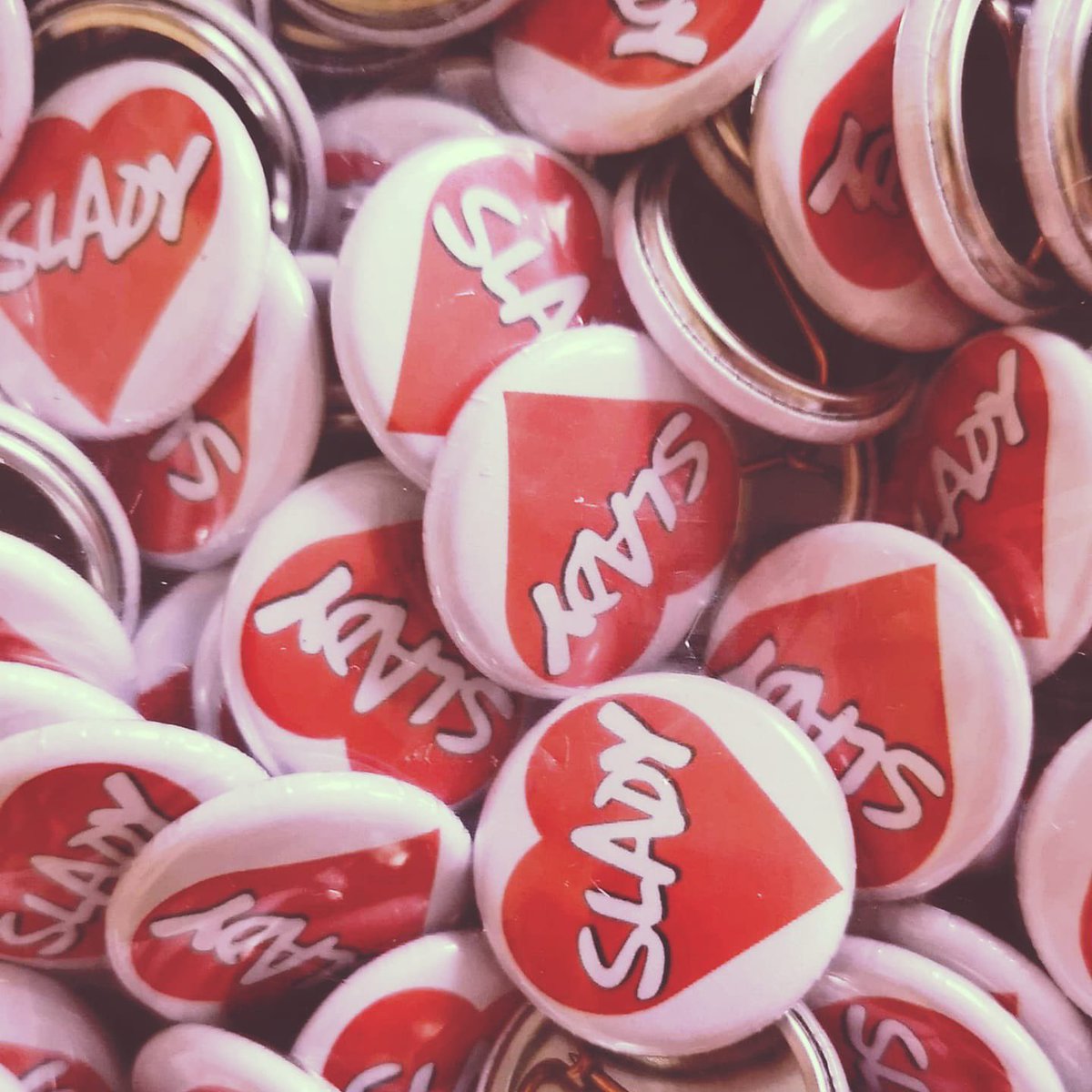 sladyofficial1's tweet photo. Tonite, we have our first ever SLADY badges on sale!
Get yers off our delightful groupie Erika who'll be selling our merch tonight! 👊🏻
#slady #sladetribute #sladyband #slade #femalefronted #femaleband #tributeband #supergob #jemlea #donnapowell #gobbyholder https://t.co/YvT3XxQXEN
