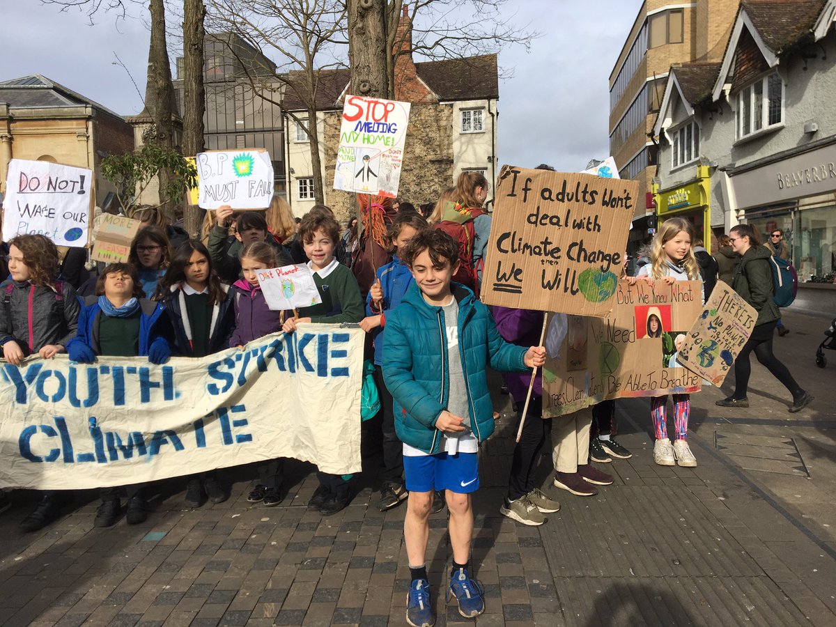 hazel_healy's tweet photo. Oxford youth showing its love for the planet today with children all over the world trying to protect their futures, their environment and all creatures that share it @OxYouthStrike #ukscn https://t.co/ySurV7wPzH