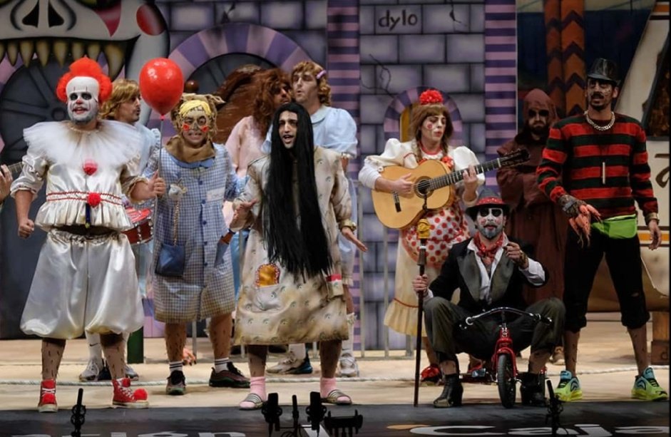 Desde las preliminares he entrado en bucle con <a href="/lachirisevilla/">La Chirigota de Sevilla</a> me sé las coplas, los bailes de cada uno... Y me harto de reír cada vez que los veo (y eso que las pelis de terror me aterran 😂) La espera vuelve a hacerse eterna para semifinales. ¡Mucha suerte!