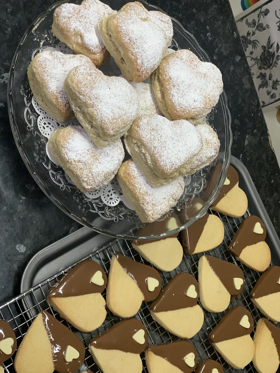Spreading the love in the tearoom 💗 😍

Happy Valentine’s Day everyone 😘 #valentinesday #love #spreadthelove #biscuits #scones #treats