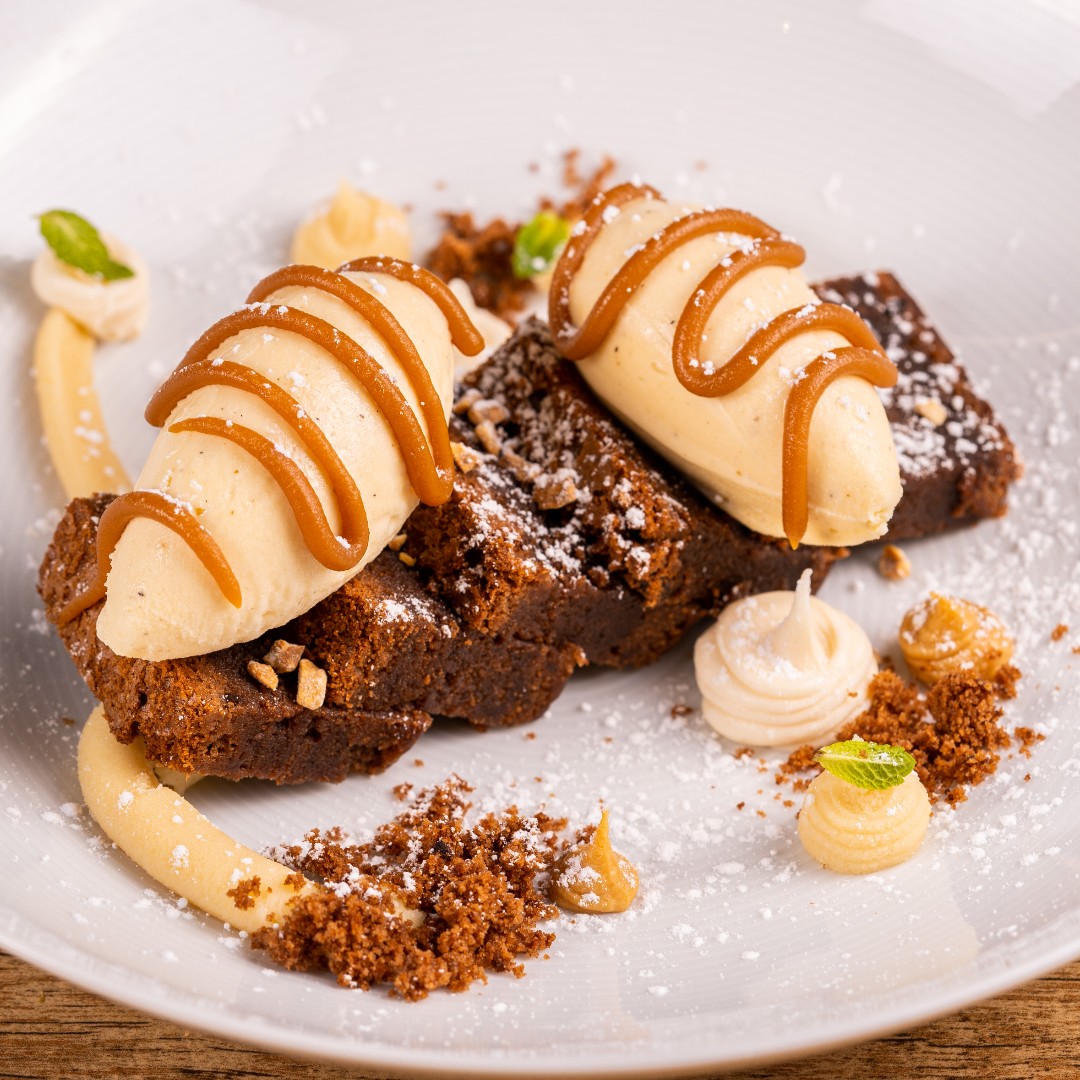 Brownie y helado de vainilla, ¿ Conoces los postres de la nueva carta de Arara ?

#Malaga #Fuengirola #benalmadena