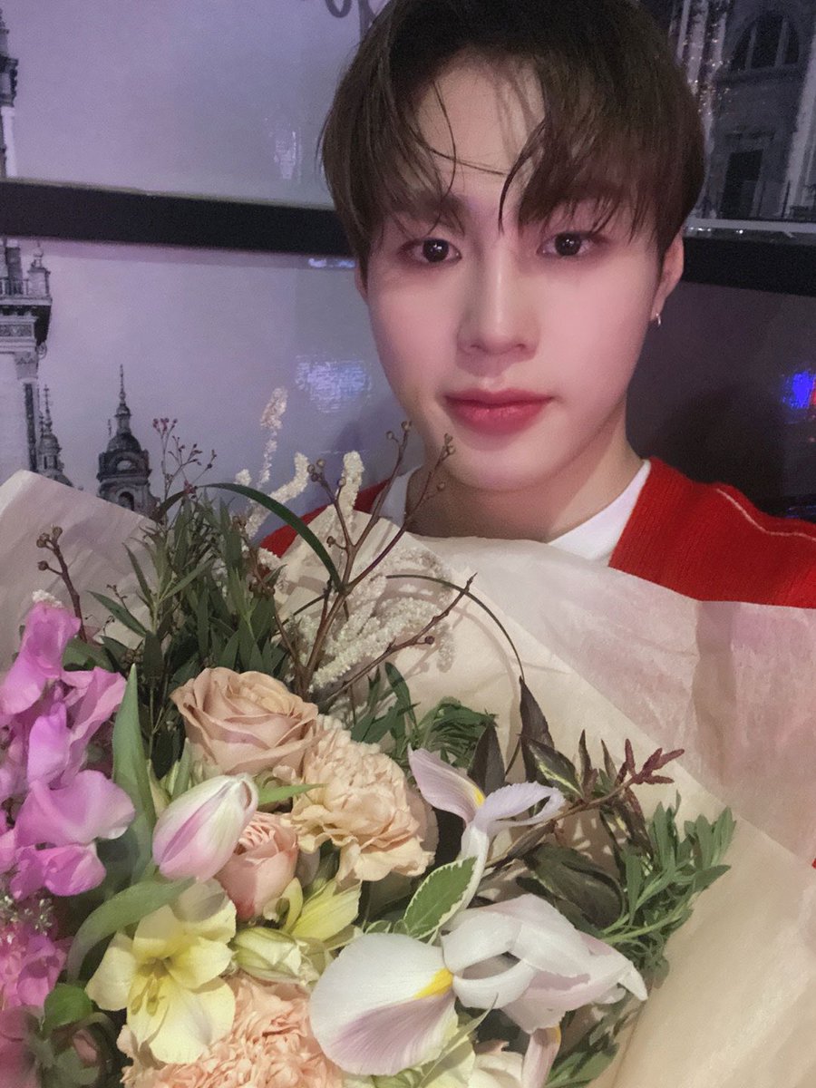 HSW_officialtwt's tweet image. [☁]

좋은 건 #하늘 과 함께 보라고 배웠습니다😆

HAPPY VALENTINE 마지막 선물 🎁 
구르미의 셀카 나갑니다 
오늘 하루 잘 마무리하시고 주말 잘 보내세요 하늘💜💙💛

#하성운 #HASUNGWOON