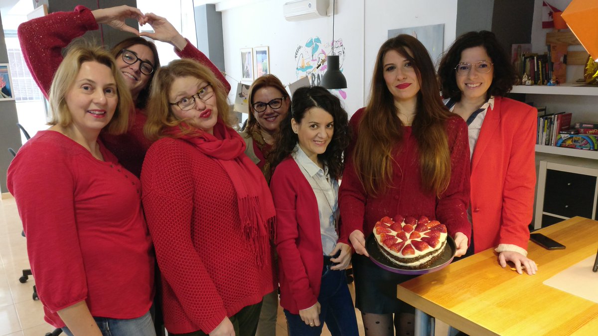 Hoy doble celebración en <a href="/espacioerranTe/">erranT cowork</a>. Por un lado, nuestro #Fridaycake, deliciosa obra de arte de Valentina a la que ella misma ha bautizado como 'Amore di Valentina'. Y por otro lado celebramos San Valentín vestidos con algo rojo. #coworking #comunidad #compartir