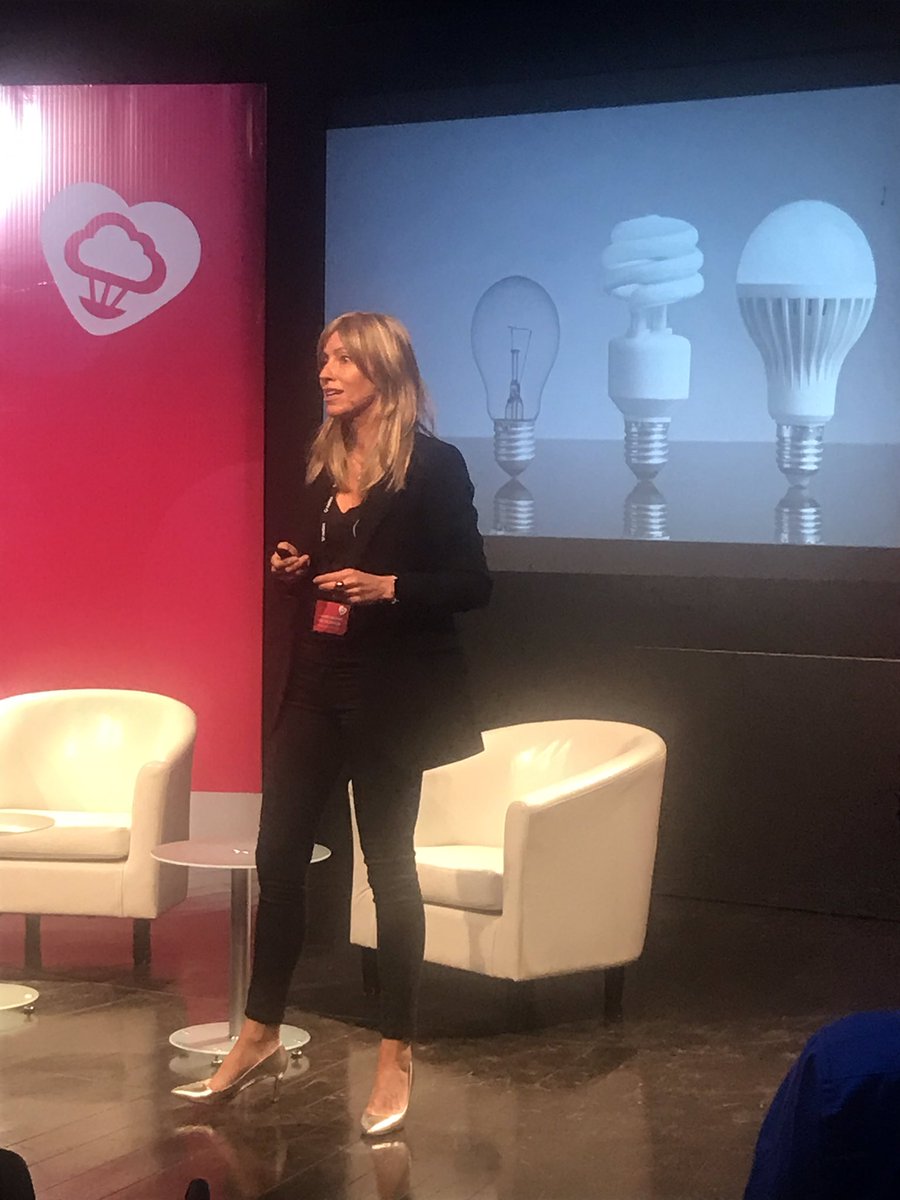 Necesitamos Perfiles T: personas con un conocimiento profundo en algo pero con una capa de conocimiento transversal <a href="/MAPdeZabalza/">Margarita Alvarez</a> en #i_lovelearning #learning #development #formacion #skills #reskilling #upskilling