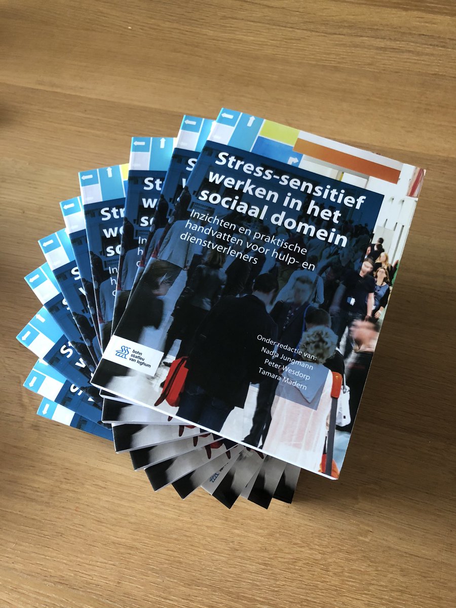 Na ruim een jaar hard werken ligt de eerste stapel dan echt op tafel: ons boek Stress-sensitief werken in het sociaal domein bsl.nl/shop/stress-se…