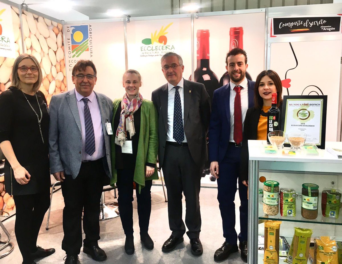 GastroBelchite's tweet photo. Nuestros amigos de Ecolécera han recibido en Biofach la medalla de oro por su vino joven Ecolecera Ecológico 2018. La cita ha servido para presentar el Plan Estratégico del Comité Aragonés de Agricultura Ecológica, algo que apoyamos al 100%. 📸 @GobAragon #ComparteElSecreto https://t.co/XnbrpwfpKb