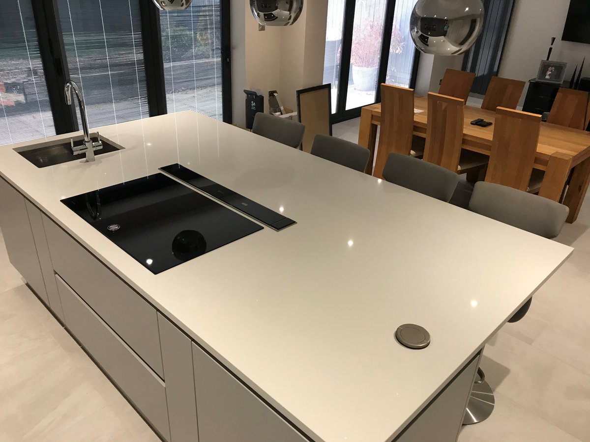 MistermarbleT's tweet photo. White Glitter Quartz !

Lovely white quartz with a very subtle glitter throughout 😍 https://t.co/LZZQs40dFA