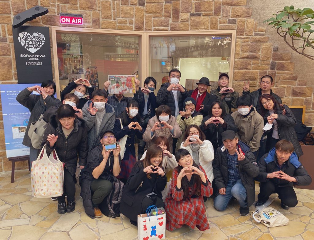 chamisubcul's tweet photo. ハッピーバレンタイン！！な #サブカルってる 本日もありがとうございました☆たくさんチョコレートいただいてルンルンです♪♪(　´艸｀)
いつも会いに来てくれてるみなさんや、初めて観に来てくれたり、遠方からも会いに来てくれたり、お久しぶりな方もいたり…♡
みなさんの温かさに支えられてます！ https://t.co/G5SCs7T4Q0