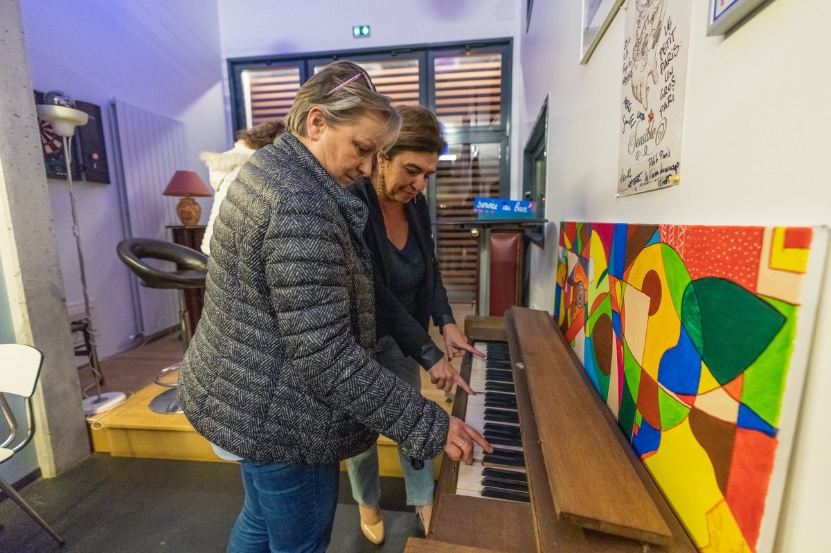 2020Krebs's tweet photo. Avant-hier soir, notre équipe est allée à la rencontre des bénévoles du Petit Paris. C'est un monument historique mais aussi un lieu de rencontre sur Saint-Dizier.
#Municipales2020 #SaintDizier https://t.co/QJpTNJXp5J
