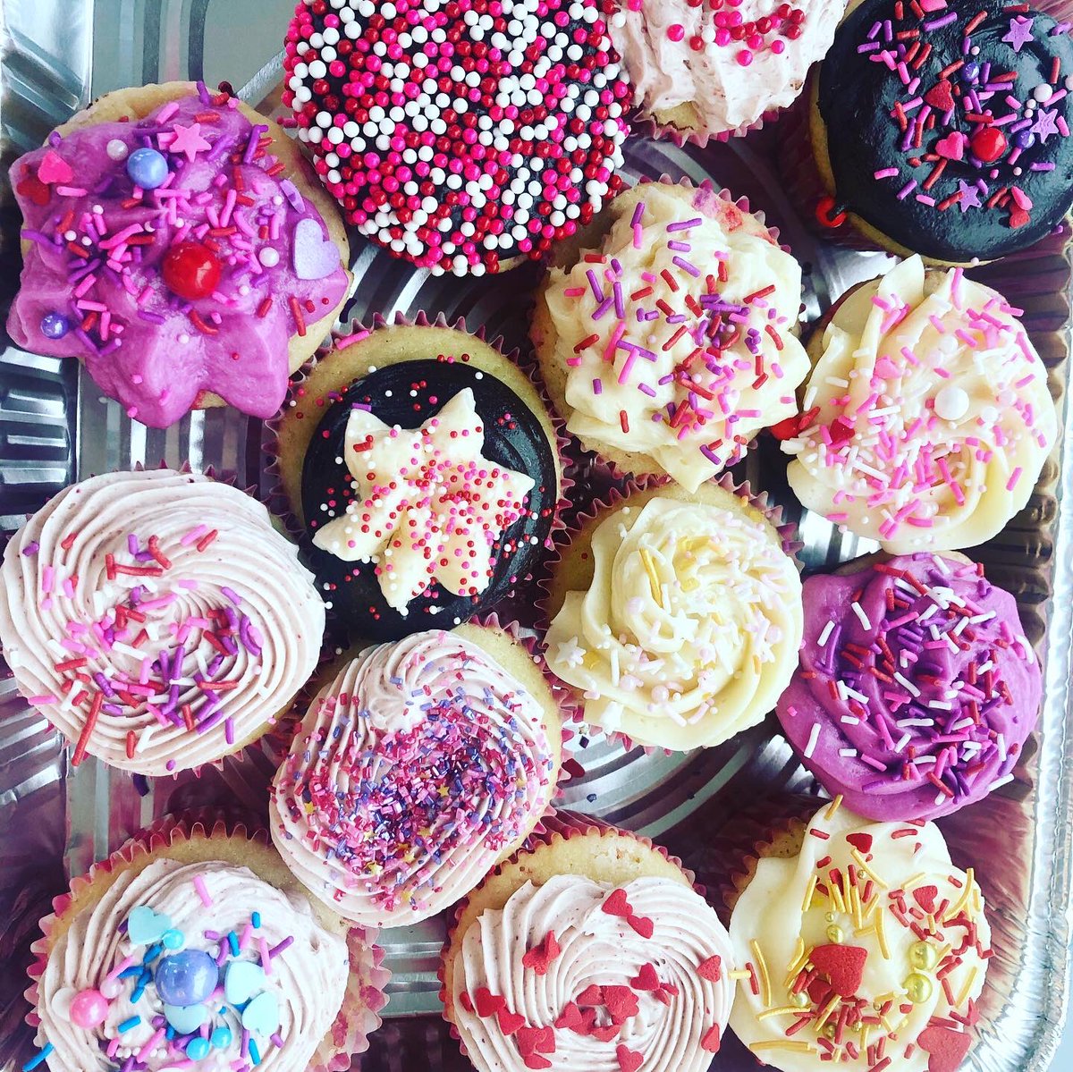 kelly_tobin's tweet photo. Happy Valentine’s Day from the amazing women @INTELSAT who celebrated Valentine’s Day ❤️ with cupcakes + homemade frosting! #galentinesday #teamintelsat https://t.co/3Dv4TyZfTw