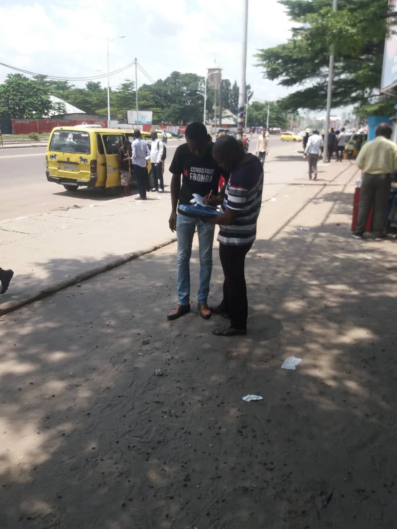 beni_musheni's tweet photo. #RDC 14.02.20| #kinshasa
Sans relâche la descente du #Chef de l'Etat sur les sites n'a été que l'une des phases de l'opération.
Today Sur #24Assanef ns poursuivons avec la récolte des signatures pour l'audit des #SautsDeMouton.
@Presidence_RDC @OvoOsha
@Sharufa_ #CongoFautEbonga https://t.co/Sr4Zh96tLm