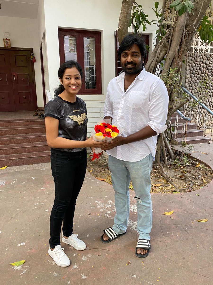 ctcupdates's tweet photo. Thanks to @VijaySethuOffl  @Music_Santhosh and @justin_tunes for launching South India’s Youngest Independent Musician @kirthana_music 's music video #KadhalSollumNeram.
https://t.co/4ofP17wAPl

@nelsonvenkat @editorsabu @gokulbenoy @vittal6789 @Maathevan @divomovies @CtcMediaboy https://t.co/CAlF4Nw4pg