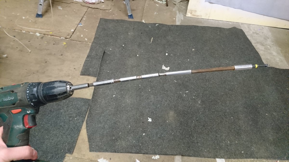 Wanneer je nét niet bij de schroef kan en je vroeger veel Buurman en Buurman hebt gekeken.