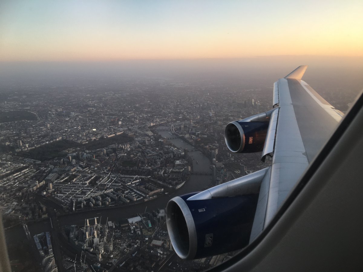 Second #WingFriday tweet today, a special one of the 747 #QOTS arriving in to #LHR from #DXB on #BA106 #britishairways #avgeek #avgeeks 

Look at that wing, LOOK AT IT!!! 😍