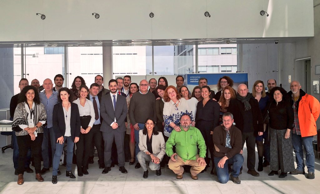 pcmMadrid's tweet photo. Finalizamos orgullosos la presentación de proyectos del programa de aceleración #CSICDinamiza💡 que hemos coordinado con el @CSICmasI gracias al apoyo de la @ComunidadMadrid ¡Un placer haber formado parte de esta iniciativa! 👉#IncúbateFPCM https://t.co/MFLrkBYlZJ
