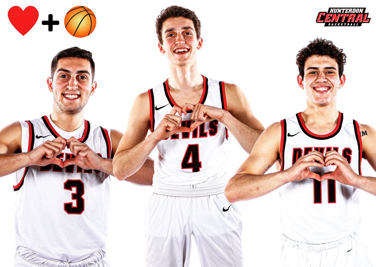 SLCreativeVid's tweet photo. The @RedDevilsHoops senior class reminds us that all you need is ❤️ #LoveAndBasketball 🏀 on #ValentinesDay. 😍🔴⚫️⚪️
#CapturingTheMoment #WinTheDay #BleedRed #RedDevilPride #RedDevilsHoops #EverybodyLoveEverybody #ELE https://t.co/Xi0rZJXnSp