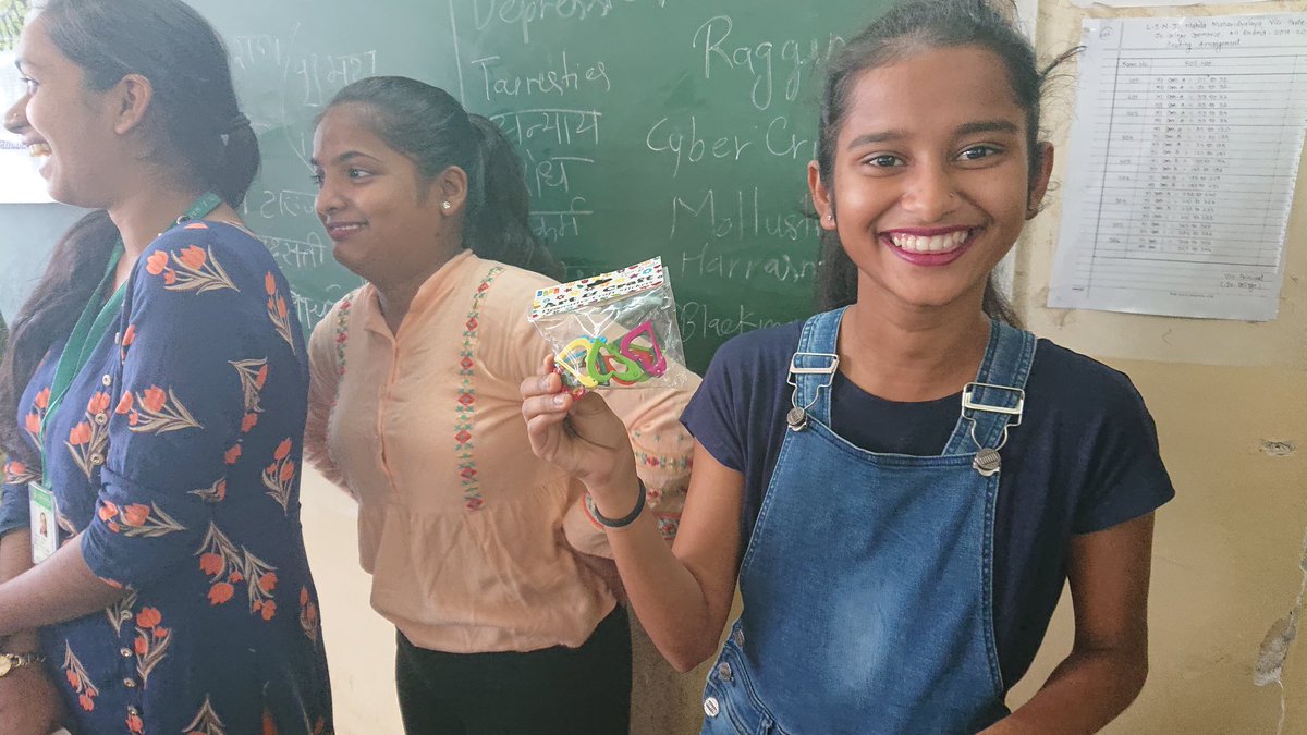 AnubhutiTrust's tweet photo. 120 young women today pledged to protect their #bodydignity, #BodyPositivity, #mentaljustice, #sexualrights. They determined to together make spaces &amp; relationships #violencefree and #fearless. They asserted their responsibility for the same by not tolerating #violence. https://t.co/EvTua897Ri