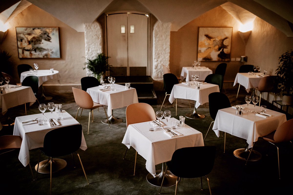 We have last minute availability in our Eden Restaurant this evening ❤️ treat your special someone to a delicious culinary experience created by our 2AA Rosette Award winning team of Chefs followed by relaxing harp music in the Drawing Room 🍷
Call now to book 046-9030900