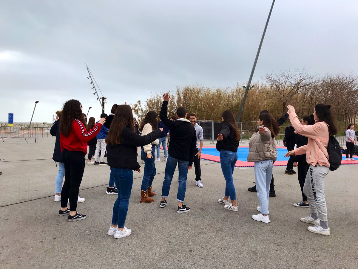 ESONatzEsplu's tweet image. Es poden aprendre conceptes de cinemàtica a travès del ball? Els alumnes posen en pràctica l’acceleració i la velocitat ballant i utilitzant sensors. #SteamForum