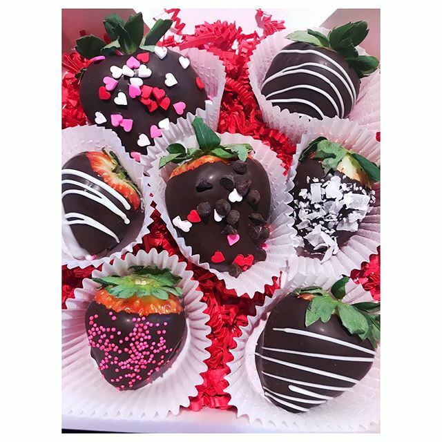 DarlingCake607's tweet photo. Sharing the love this morning buy adding an extra chocolate covered strawberry to the 6 packs headed to @thecornellstore this morning!! ❣️ Happy Valentines Day! Strawberries will be delivered at 9:30am. Get them while they last! https://t.co/zZdNBotNEN https://t.co/B082QLGQk8