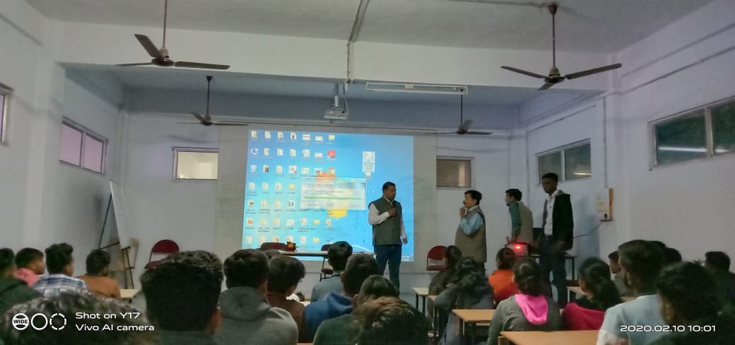 Kjitsavli's tweet image. Expert lecture on Switch Gear &amp;amp; Protection by Mr. Manish Pandya was organized for Electrical engineering department. Mr. Manish Pandya delivered the valuable knowledge on maintenance of circuit breaker.
#ElectricalEngineering #SwitchGearProtection #KJIT #Savli