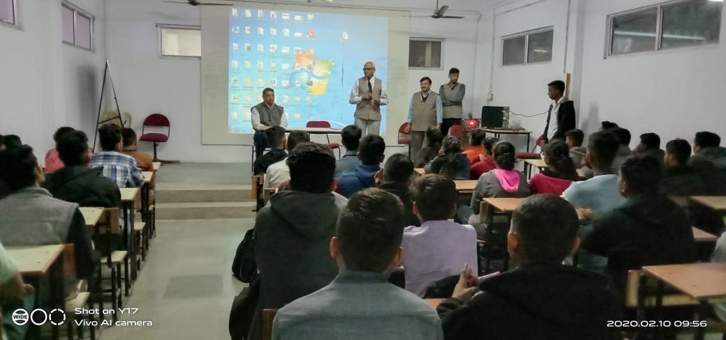 Kjitsavli's tweet image. Expert lecture on Switch Gear &amp;amp; Protection by Mr. Manish Pandya was organized for Electrical engineering department. Mr. Manish Pandya delivered the valuable knowledge on maintenance of circuit breaker.
#ElectricalEngineering #SwitchGearProtection #KJIT #Savli