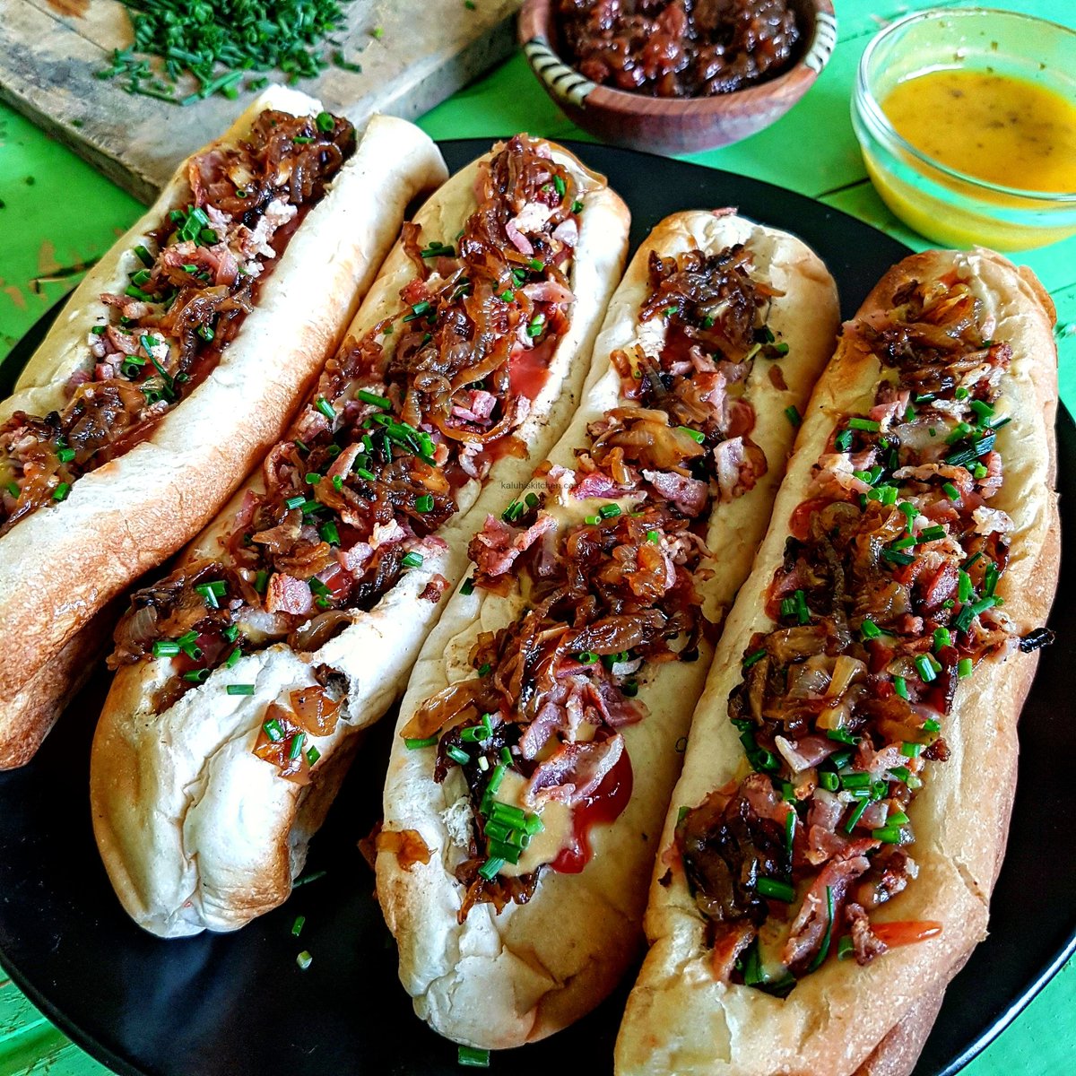KaluhisKitchen's tweet photo. Mention someone who would totally looooove this 🤤🤤🤤🤤💕

NEW RECIPE UP: SWEET CHILI WHISKEY LOADED HOTDOGS

🔥YOUTUBE VIDEO: https://t.co/Ha6gObCyuD

🔥BLOGPOST: https://t.co/g9Oqu3AKTZ https://t.co/rl43GBoWhf