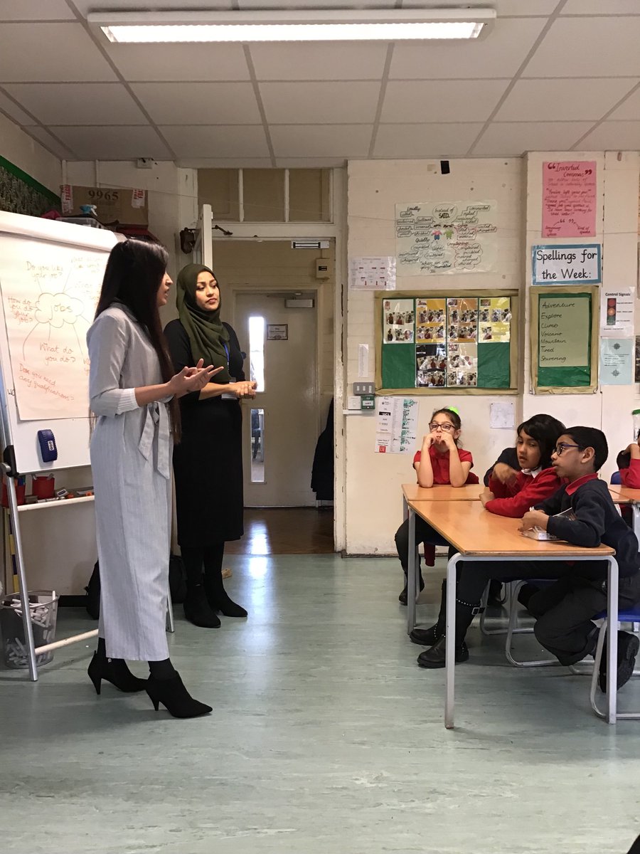 MayflowerSch's tweet image. Rousseau Class learnt all about the ways to get into employment. We were lucky enough to get a visit from the employees of Workpath. We spoke about our dream jobs and the different ways we can get into it. #Workpath #worldofworkweek#Rousseau