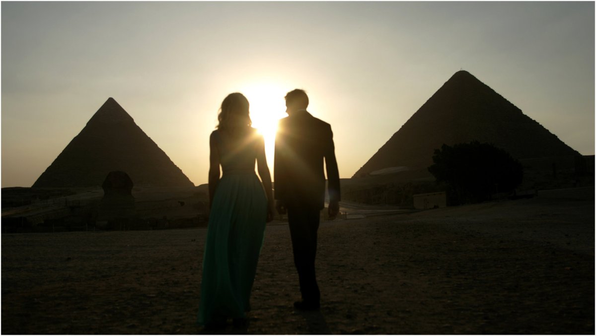 sidcityonline's tweet photo. Happy Valentine's Day, Sidsters! ❤️ We've been talking about #CairoTime, one of the most romantic movies, but did you know that director Ruba Nadda did some behind the scenes matchmaking for Alexander Siddig? Let him tell you about it here --> https://t.co/kUJAQNgLfV https://t.co/LTCO2zGEl0