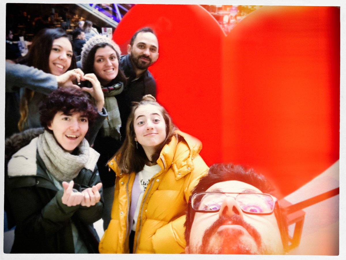 APODdesign's tweet image. Que l'amor no et falti ni avui ni cap dels altres 364 dies &amp;lt;3