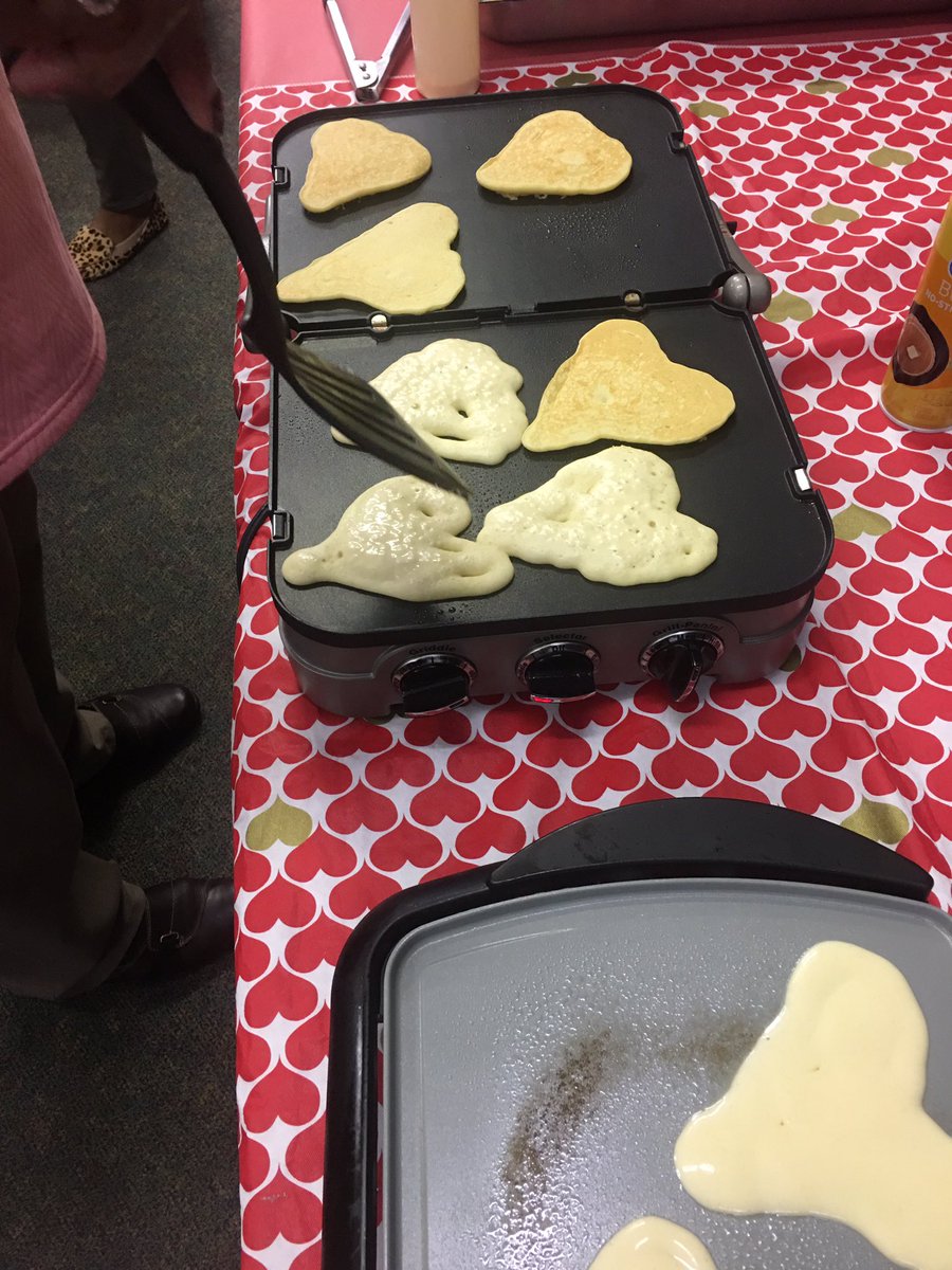 deleondolphin22's tweet image. Current situation....showing our Hodge Road staff we love &amp;amp; appreciate them!! Happy Valentine’s Day! @HodgeRoadES @TMooreHodge_AP @PrincipalHRES @SEasternArea
