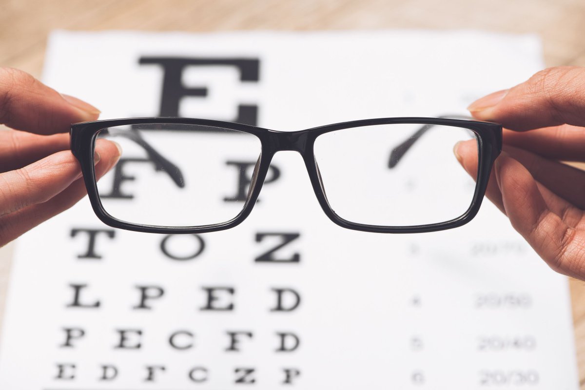 PHOpticians's tweet photo. Make 2020 the year you take control of your vision! If it’s been more than 2 years since your last test, then we recommend you book another. 

Our friendly team are waiting to help you > https://t.co/fepWEgvoby

#Opticians #Eyes #LondonOpticians https://t.co/VJLQ1uF13B