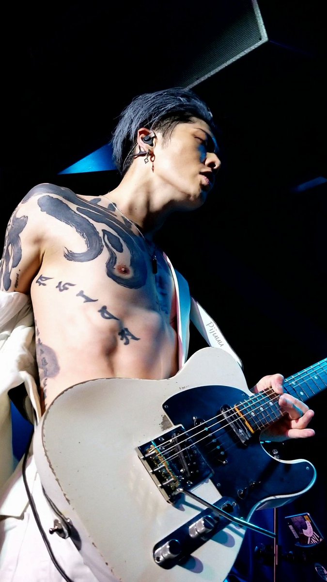 pijuuu's tweet photo. #MIYAVI #COMYV
Happy Valentine's Day♡(*´∀`*)人(*´∀`*)♡
Which one do you like? the innocent angel😇 or the sexy devil😈
@MIYAVI_OFFICIAL 情人節快樂(°▽°)ノ゙♡
#HappyValentinesDay https://t.co/s68GCNH4O4
