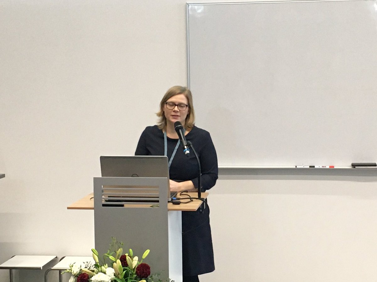 nichelbau's tweet photo. Andrea Villmar stellt Ergebnisse ihrer Promotion auf der 5. Int. Konferenz der @dghwi_ev an der @hsgbochum vor. Es geht um den Zusammenhang zwischen dem Wohlbefinden von Hebammen und der Arbeit in unterschiedlichen geburtshilflichen Versorgungsmodellen. #dghwi #hebammenforschung https://t.co/ORB8Zk4exo