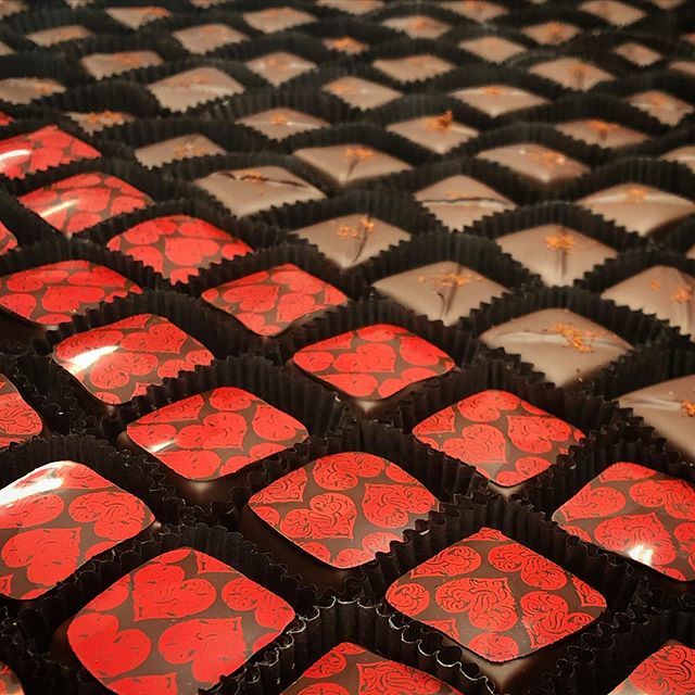 Happy Valentine’s Day from @chequessettchocolate. Join us at @trurovineyardsofcapecod from 3-5 today for a Craft Chocolate + Wine 🍷 Pairing. Final course will be Fleur de Sel Caramel with @southhollowspirits Twenty Boat Rum #capecod #valentinesday #chocolateandwine