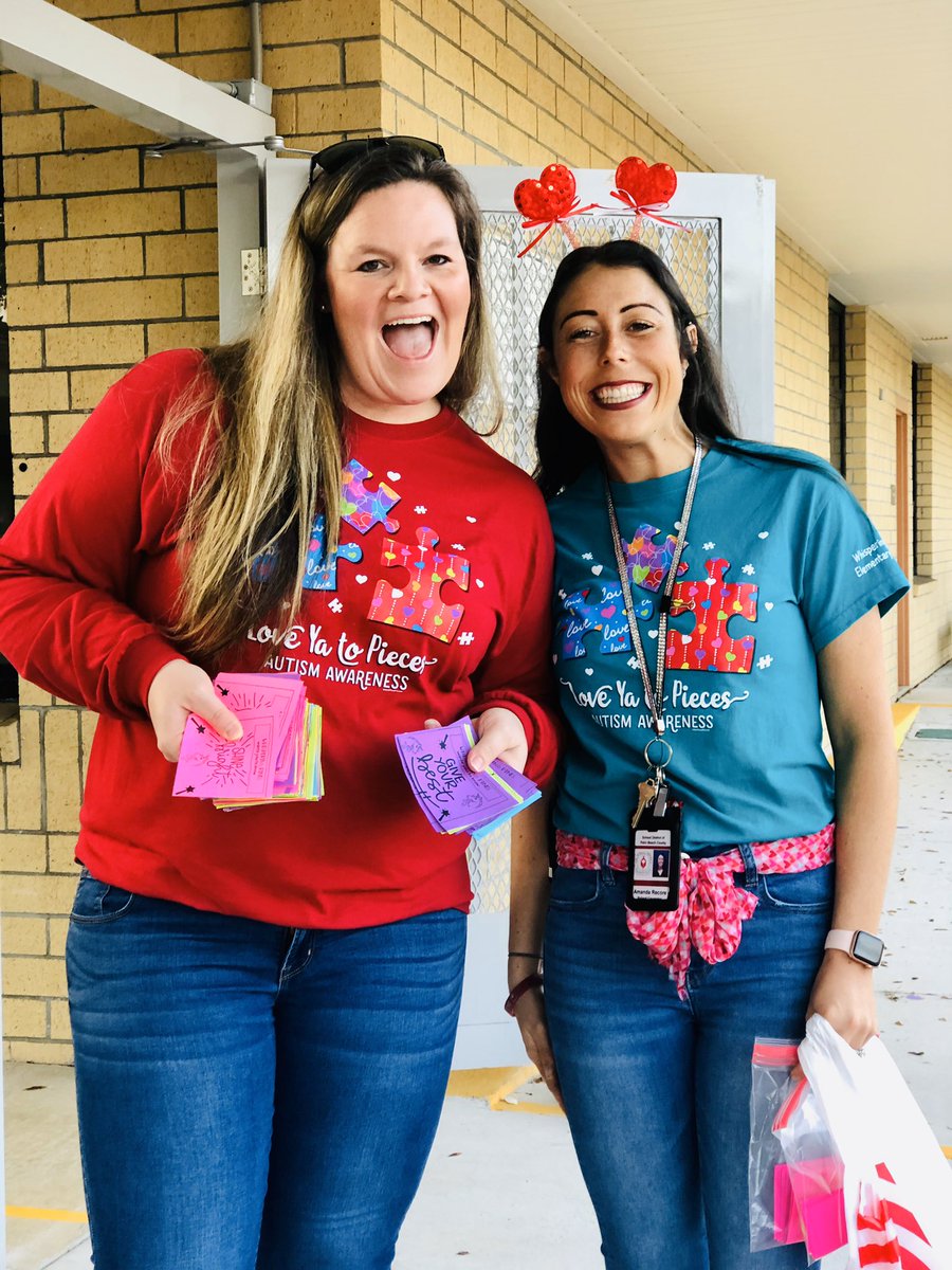 CLES_Principal's tweet photo. Passing out kindness notes to over 1,000 kids and staff today! WPES Kindness Squad! ❤️🦄@PBSCD @RiemerBarbara https://t.co/vb402lfeiU