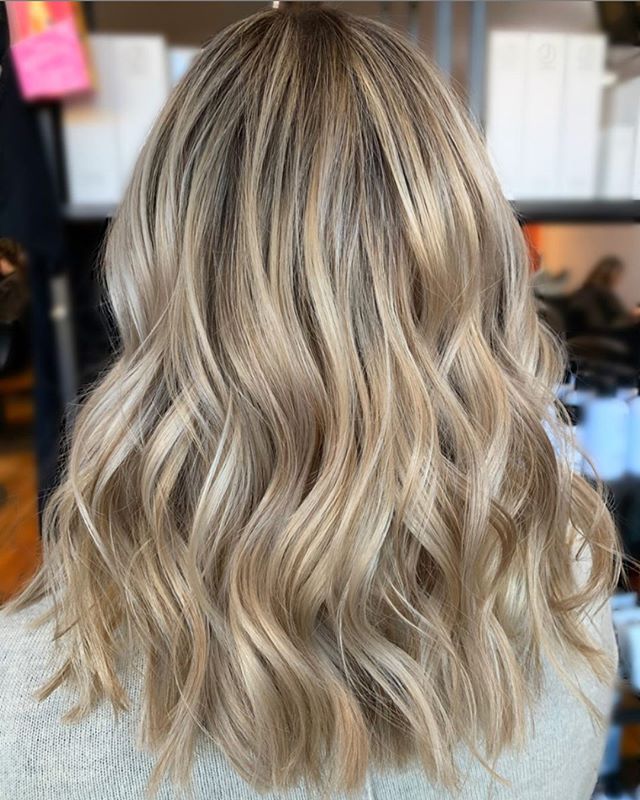 colorhousednvr's tweet photo. Ask us how to accomplish this soft flawless blend at your next appointment! 🌒🌓🌔🌕
artist: daniabeautyy_
https://t.co/e5O283LJqR
#babylights
#teasylights
#blondebalayage
#dimensionalblonde
#denverhair
#dothebangthing https://t.co/1r32Nrvduy