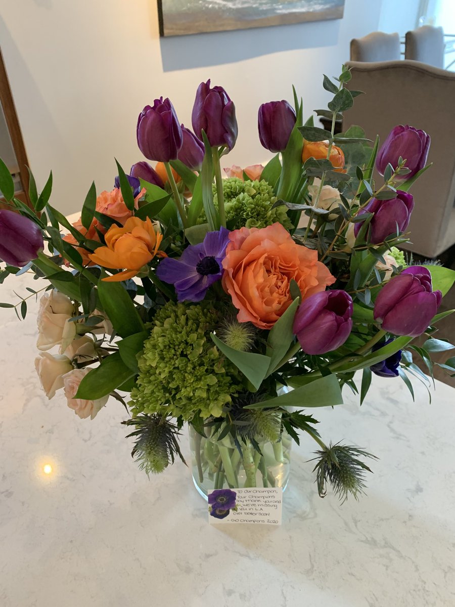 TaraLynnH_TD's tweet photo. Happy Valentines Day!! I thought this flowers were from my husband but theyβre full of good wishes from our GO 2020 Champions!!!! THANKS EVERYONE. #SuperThoughtful πππ https://t.co/hyiXfJeNcc