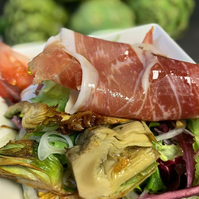 Avui les nostres amanides tenen carxofes del Prat, #Km0#elprat #Molinsderei #menugourmet #foodiesofinstagram