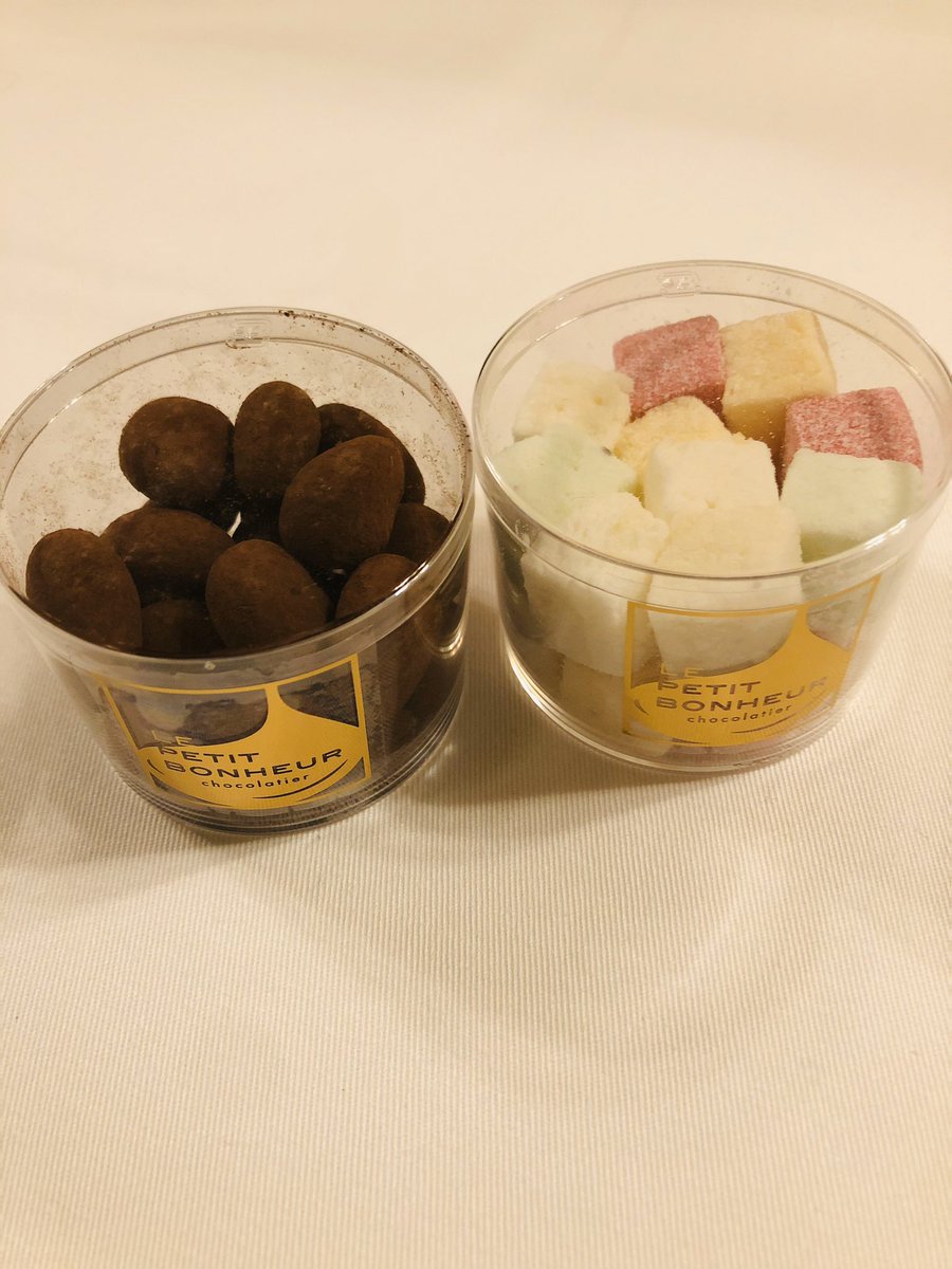 元自由が丘 Riyo Twitterissa Le Petit Bonheur ル プティボヌール 世田谷区奥沢6 28 6 キラキラ輝くチョコレート ため息がでるくらいおいしいです ルプティボヌール