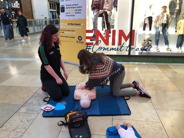 SJACymru's tweet photo. Today we're at @StDavidsCardiff showcasing how you can become more #DefibAware this #Defibruary!
If you can't see us, you'll definitely be able to here us! Follow the beeps ππ #BeepBeep #Defibrillator #FirstAidSavesLives https://t.co/o9NL6CTyTT