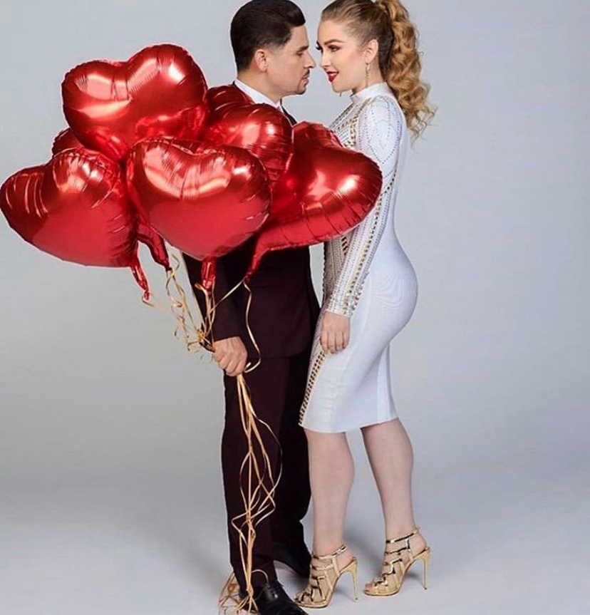 NBCUniverso's tweet photo. No dejes de decirle lo hermosa que es... ni hoy, ni nunca. ❤️ #FelizDiaDeLosEnamorados #ValentinesDay
-
#LarryHernandez #KeniaOntiveros #Larrymania https://t.co/KOyULcLsS6