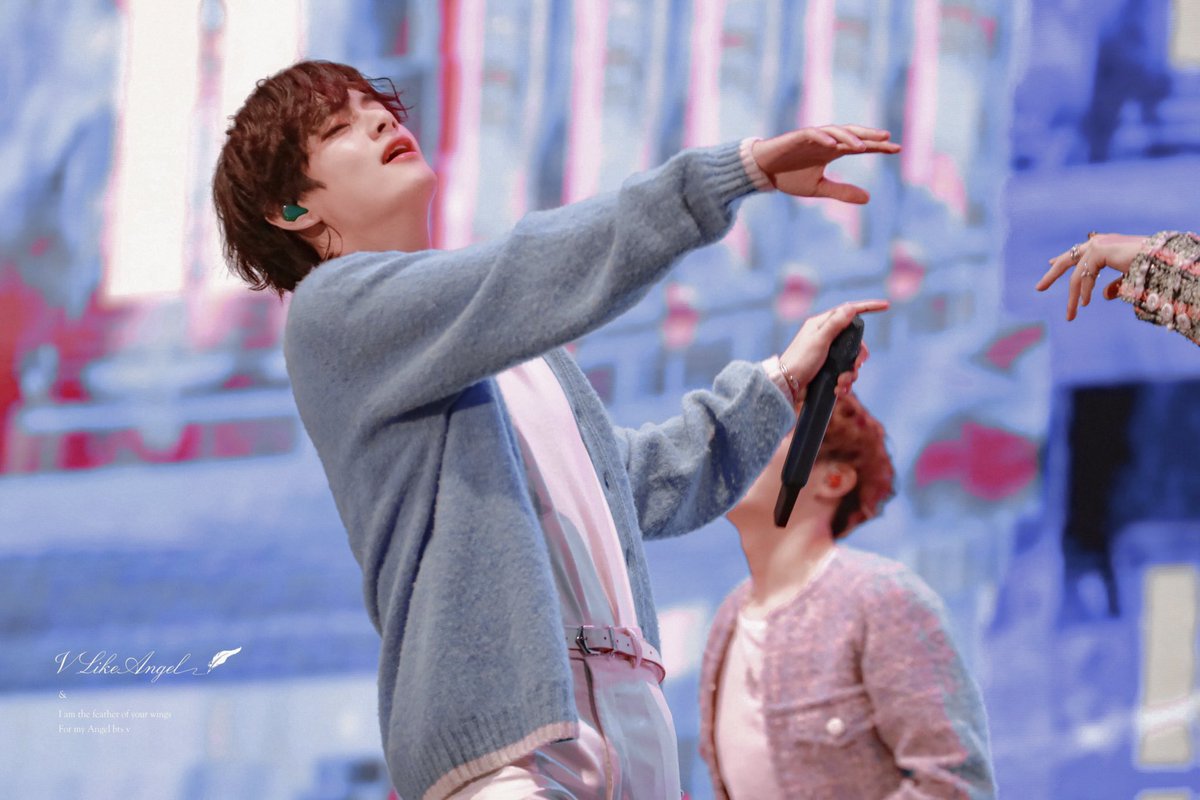 VLikeAngel's tweet photo. 200105 골든디스크 어워드🇰🇷

𝑽𝒂𝒍𝒆𝒏𝒕𝒊𝒏𝒆'𝒔 𝑫𝒂𝒚💜

#V #뷔 #태형 #テテ #BTSV #KimTaehyung #김태형 #방탄소년단뷔 #BTS   @BTS_twt https://t.co/7PxkhrdUdO