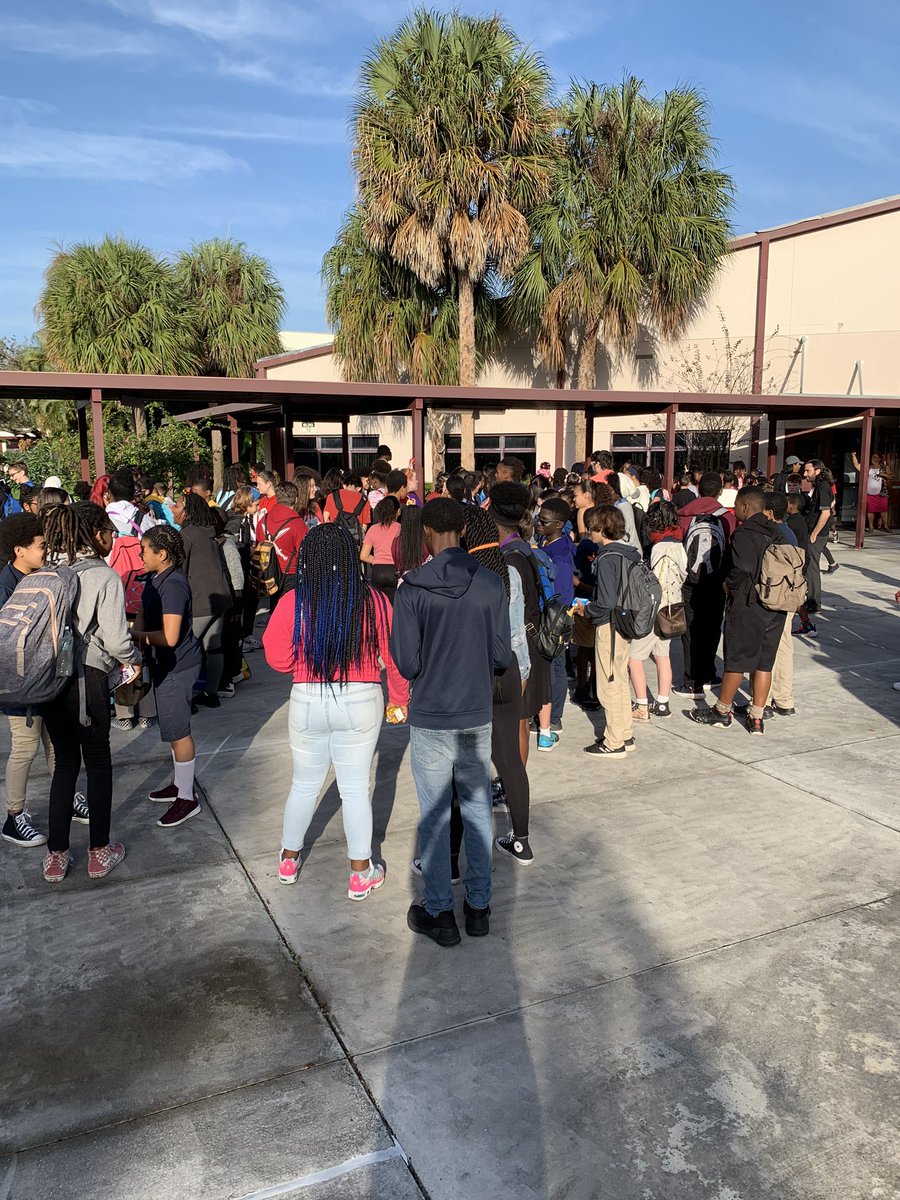 A Day of Service and Love at Broward Schools. Gifted Academy kids donating books to Broward Estates. Walking over to read to primary students. <a href="/BCPSInnovates/">Innovative Learning Department</a> @RobertwRuncie <a href="/danielgohl/">Daniel Gohl</a> <a href="/browardschools/">Broward County Public Schools</a>