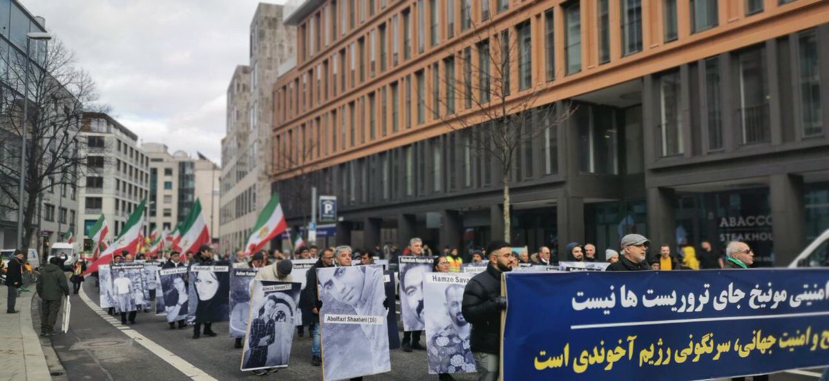 JavadDabiran's tweet image. München-14.02.2020 Solidarisierungskundgebung mit den Bürgerprotesten im Iran #MCS2020 #Ban_Zarif #FreeIran2020 #MyVoteRegimeChange @reuters_de @br_online