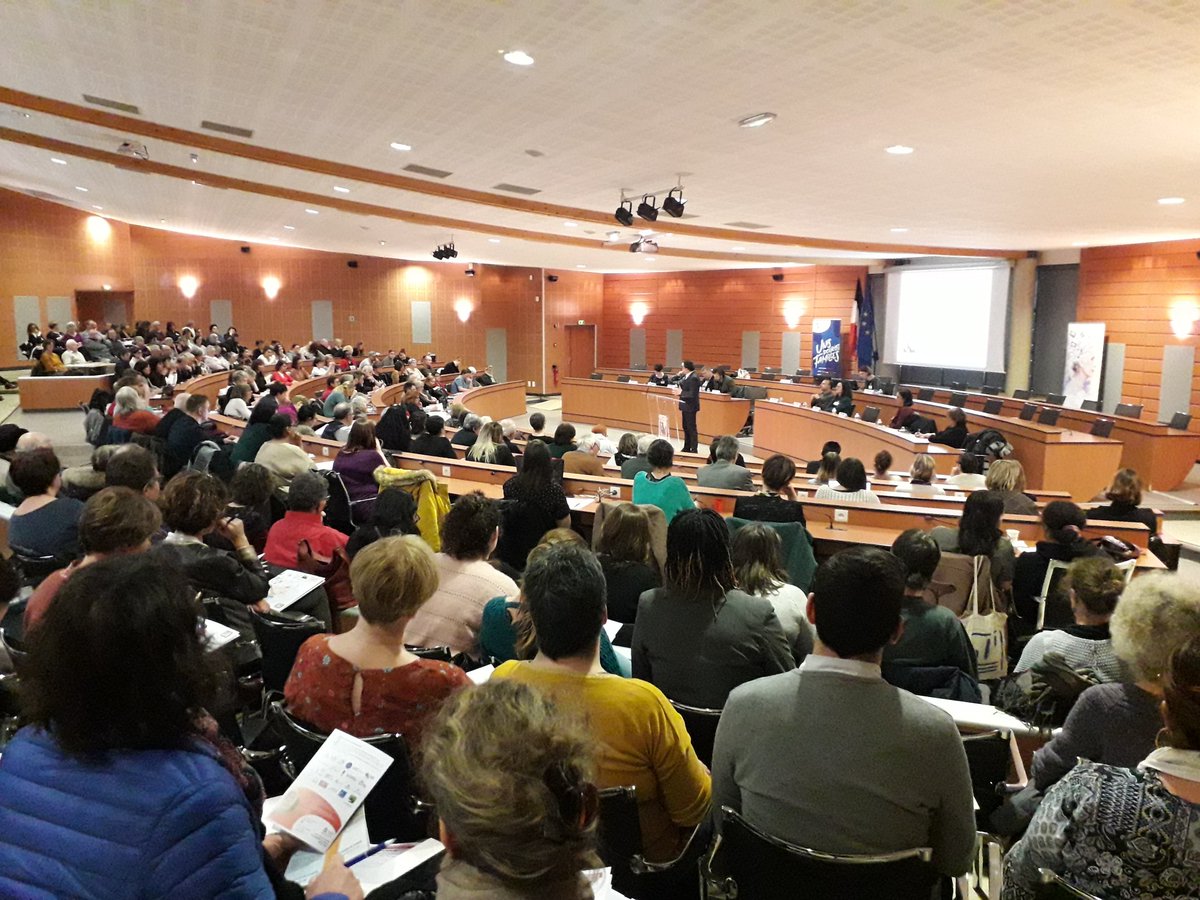 Celia_Berthaut's tweet photo. Participation de la @CarsatBFC au forum "Aidants et personnes âgées dépendantes: quels besoins et accompagnements?"aux côtés de nos partenaires RESEDA, UDAF 21, AG2R, le Conseil départemental 21 etc.. L'occasion de réunir les acteurs qui oeuvrent pour les aidants. #bienvieillir https://t.co/mOX9M7dO8k