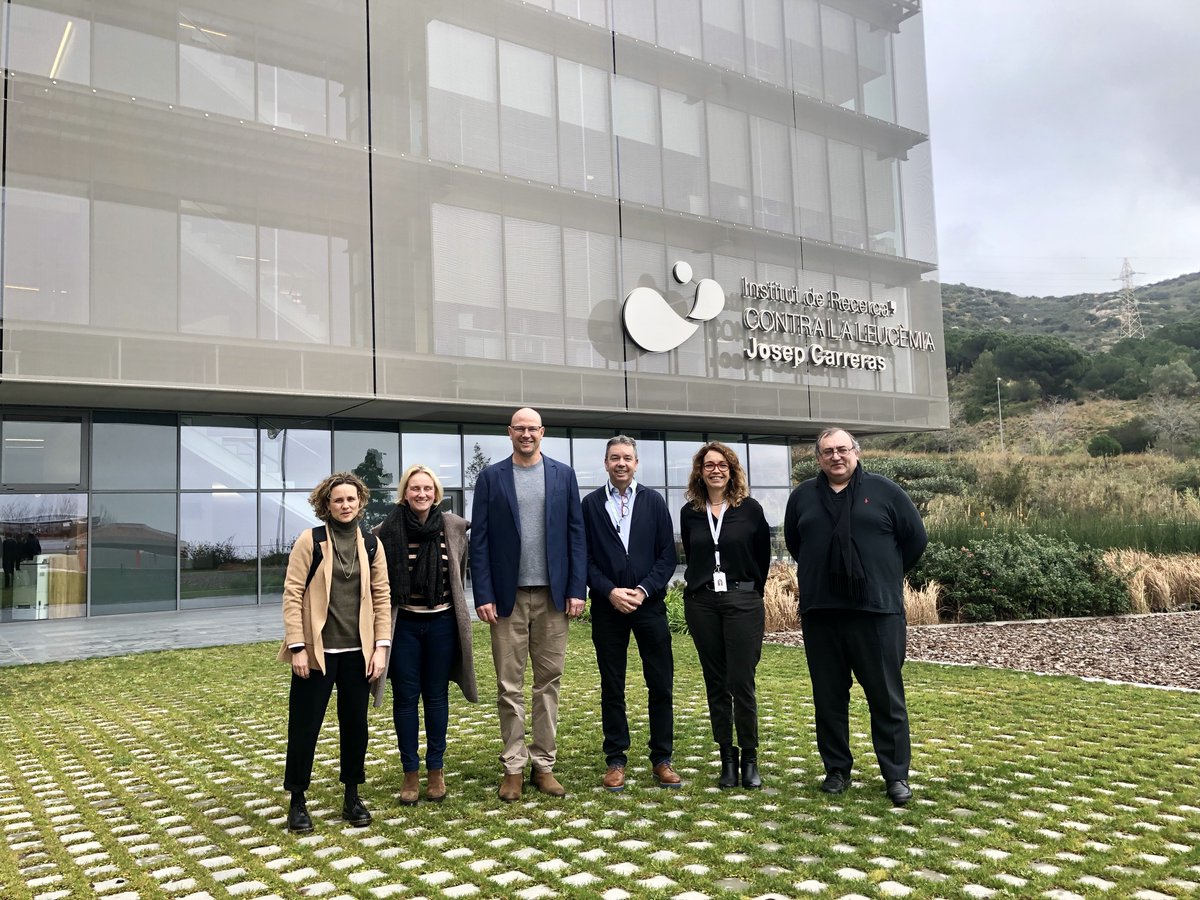 es_claris's tweet image. Hoy hemos visitado @CarrerasIJC,  con @bradfreitag CEO de @ClarisOfficial y nuestro Partner Platinum @setfilesl, para conocer de primera mano la gestión de proyectos de investigación contra la #Leucemia,  gran equipo de profesionales y gran labor 💪🏻 #FileMaker #anythingispossible