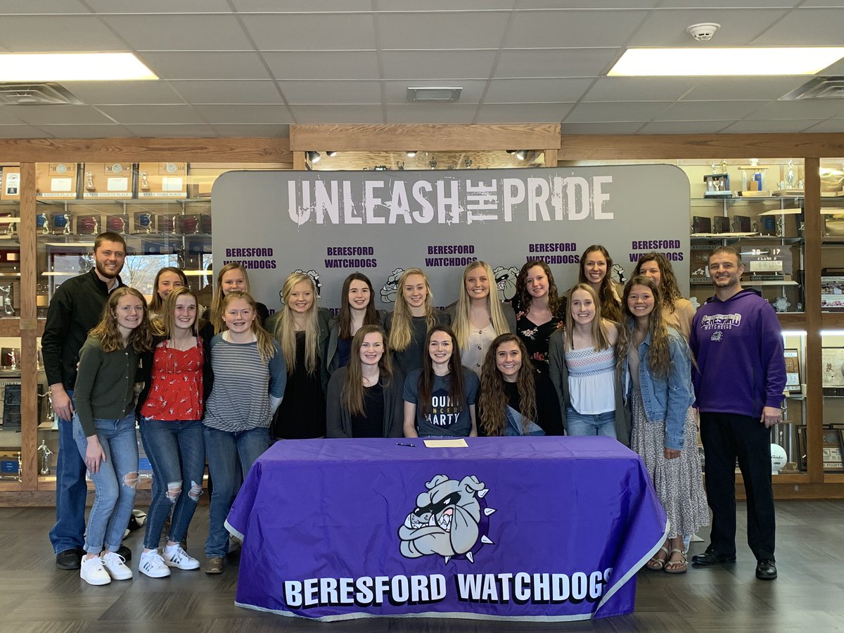 BeresfordGBB's tweet photo. Congratulations to Jessica Niles as she signs with Mount Marty to continue both her basketball and track &amp; field careers! As a Junior, Jess was an All-Conference basketball player and the state high jump champ! #effort #attitude #MountUp https://t.co/PdL2akigFn